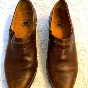 Ariat 9.5 leather outside short boots